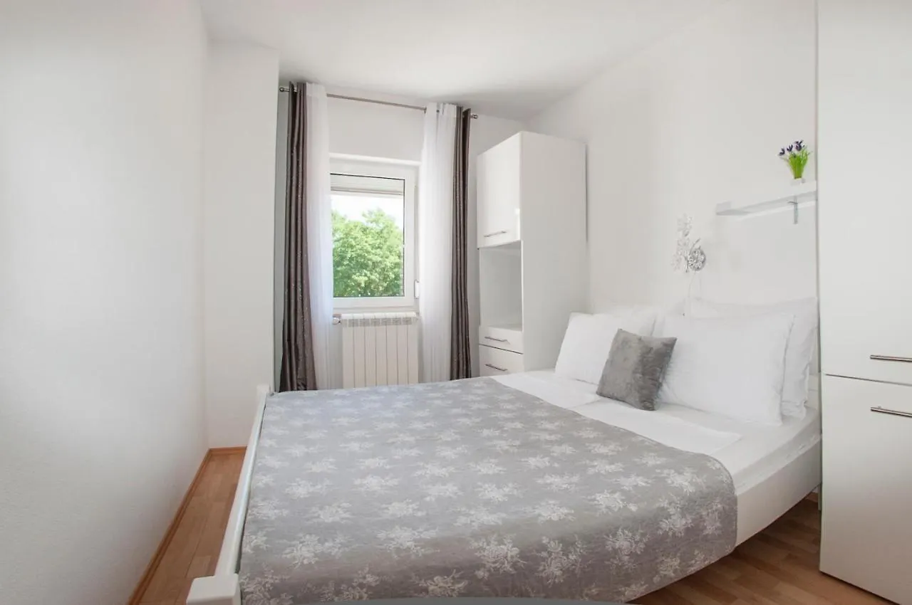 Apartments Somi Poreč Kroatien