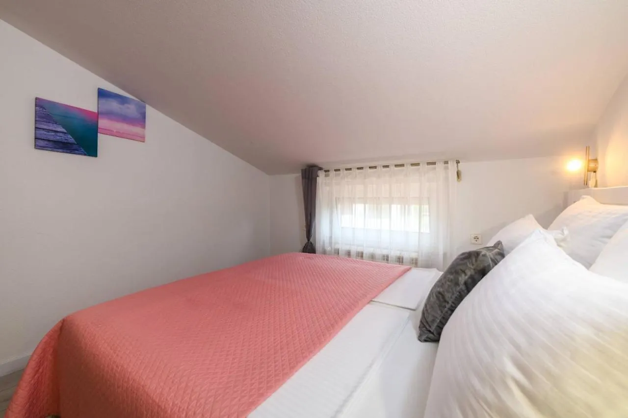 Apartments Somi Porec 0*,