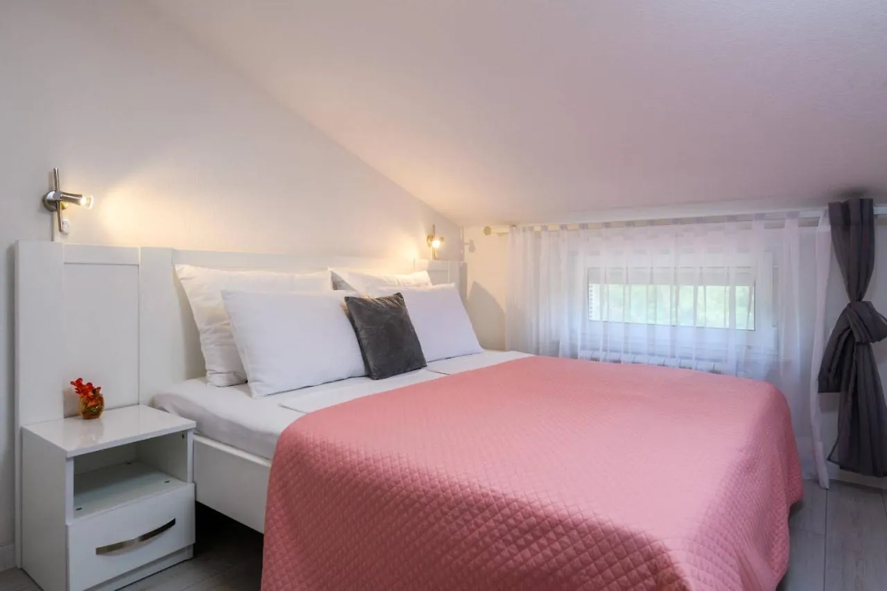 Apartments Somi Porec