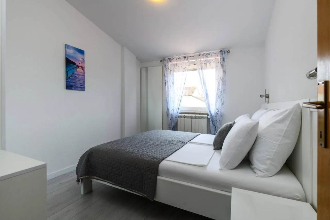 Apartments Somi Porec