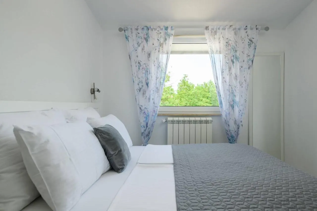 Apartments Somi Porec