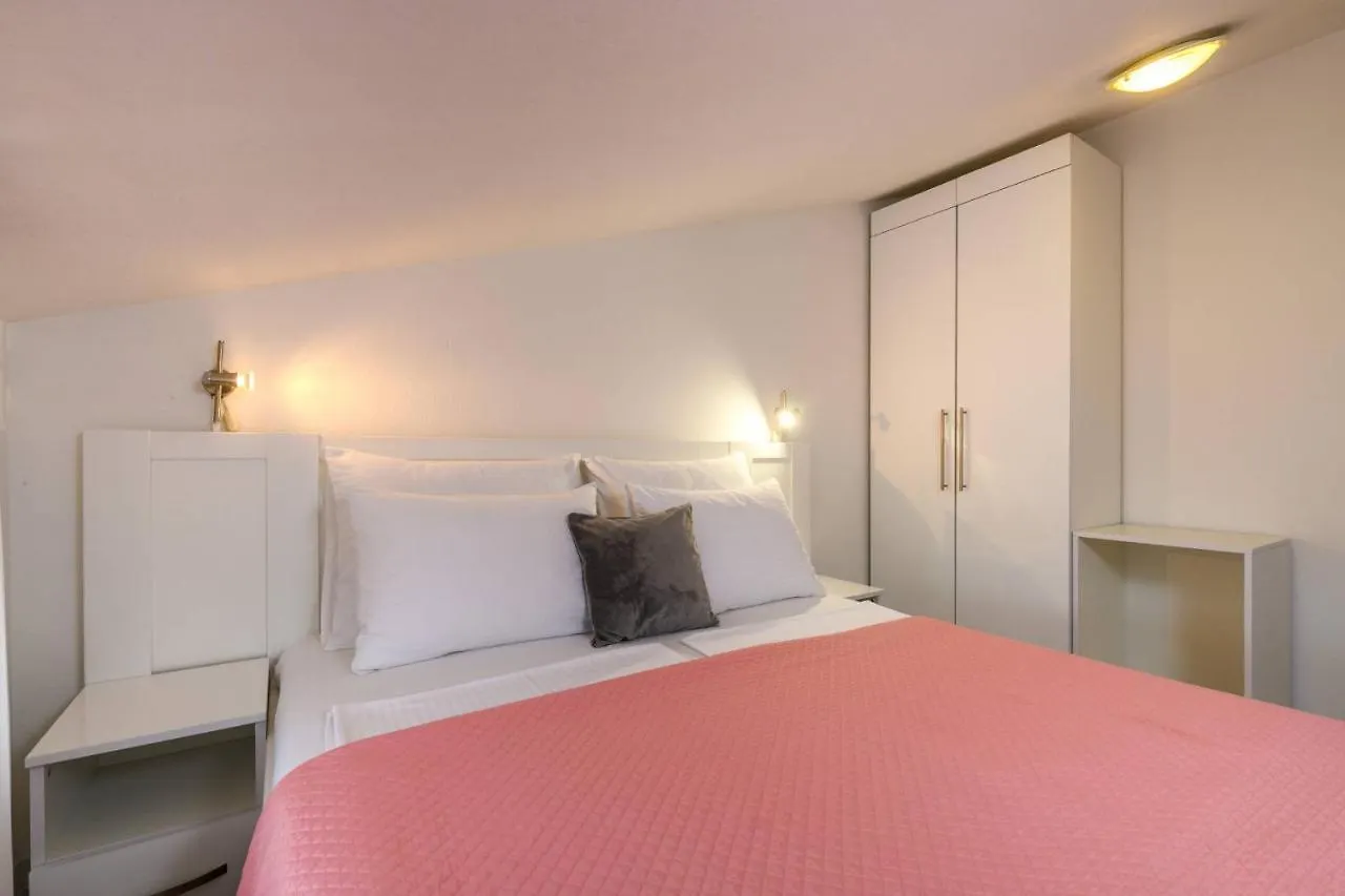 Apartments Somi Porec